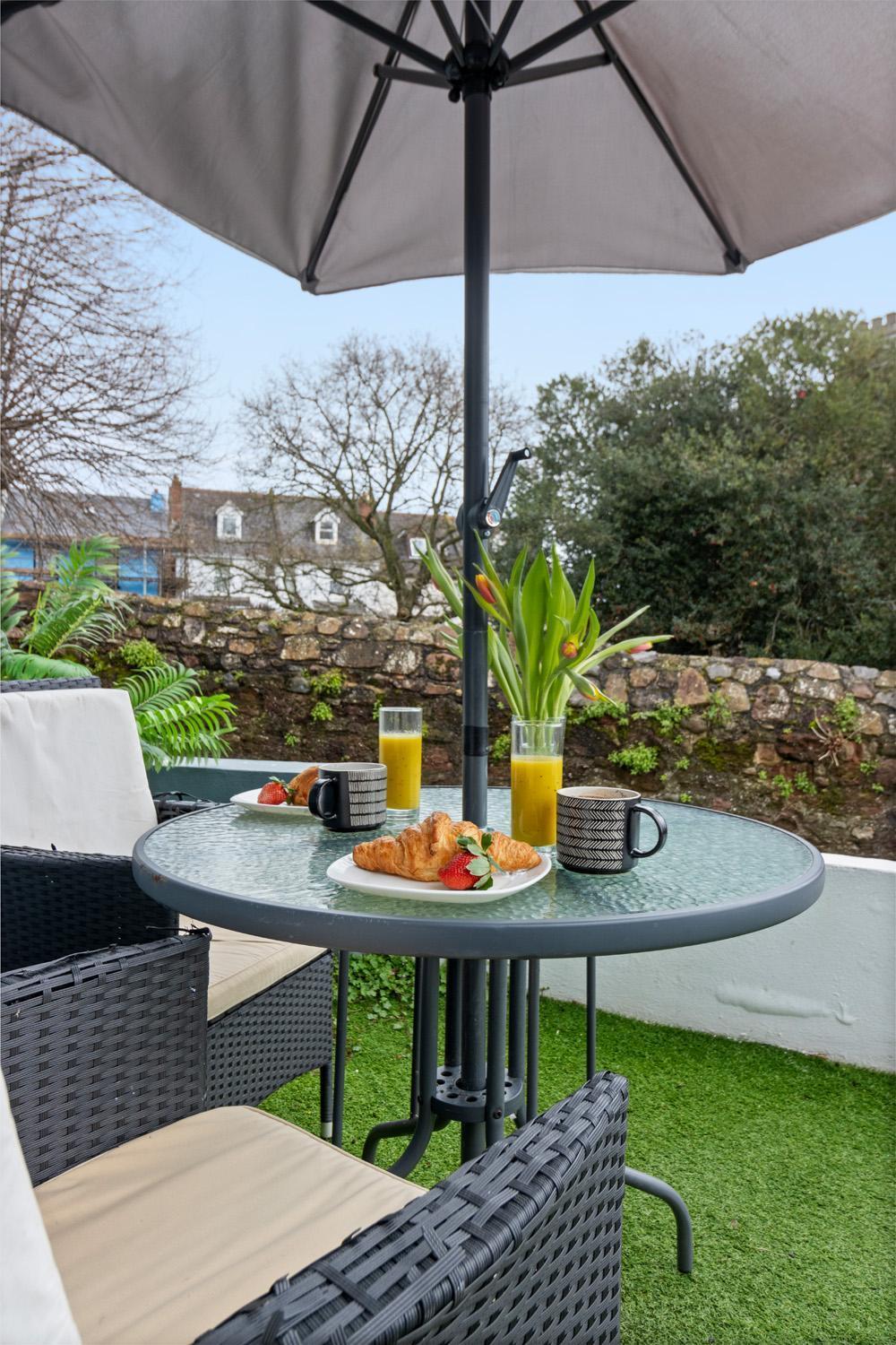 Stylish 2 Bed Apartment Near Beach, Parking, Wifi, Netflix Teignmouth Buitenkant foto